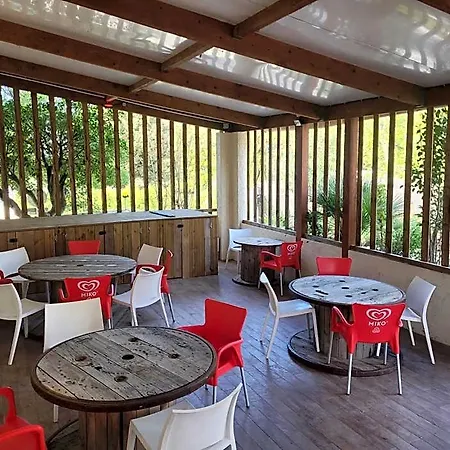 호텔 Eco-lodge Lou Pantai 3*